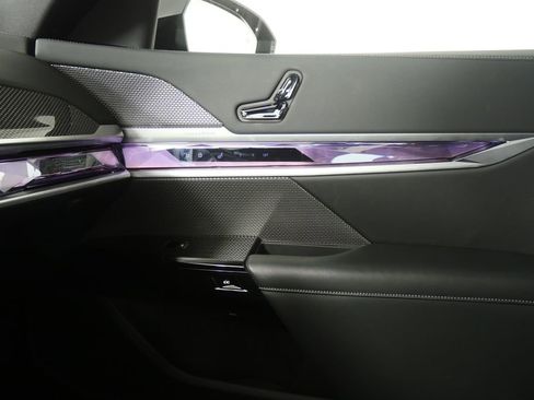 Certified 2023 BMW i7 xDrive60 image 25