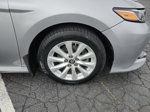 Used 2019 Toyota Camry LE w/ Convenience Package FWD image 9