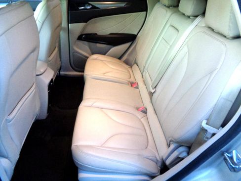 Used 2017 Lincoln MKC Premiere image 10