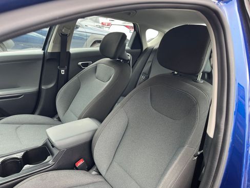 Used 2025 Kia K4 LXS image 28