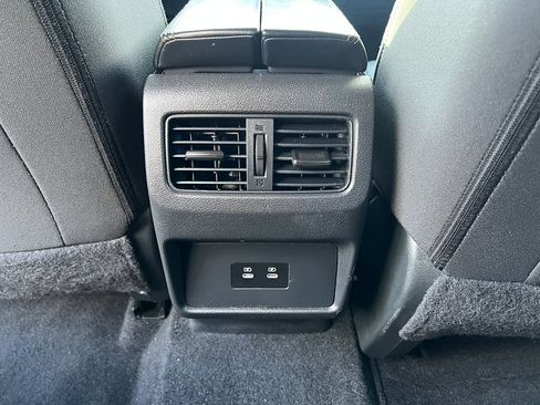 Used 2024 Nissan Rogue SV image 26