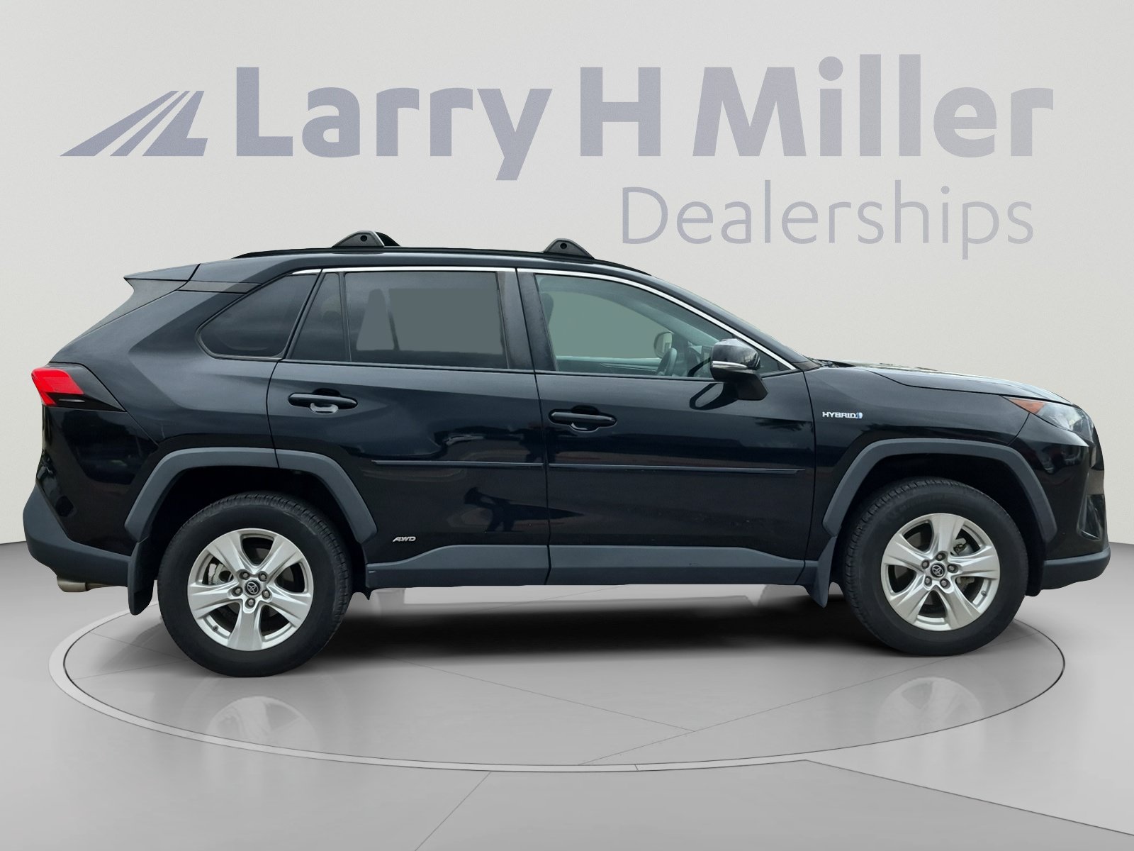 Used 2020 Toyota RAV4 LE w/ All Weather Liner Package AWD/4WD image 6