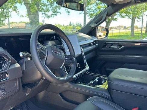 Used 2025 GMC Yukon Elevation AWD/4WD image 13