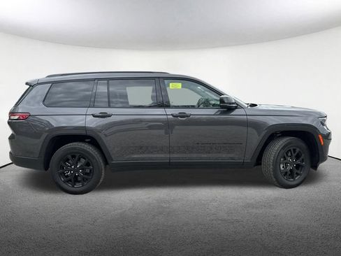 Used 2025 Jeep Grand Cherokee L Altitude AWD/4WD image 15