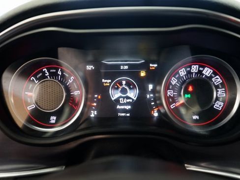 Used 2016 Dodge Challenger SXT image 25