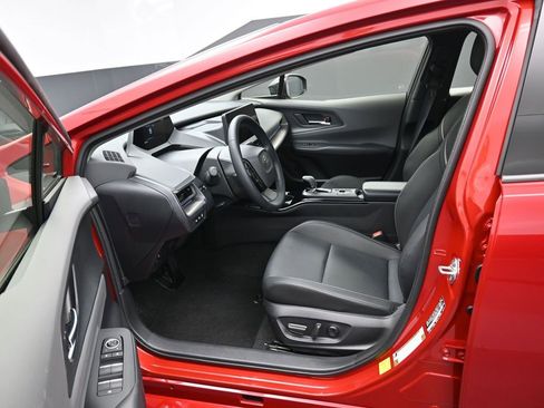 Certified 2025 Toyota Prius XLE image 9