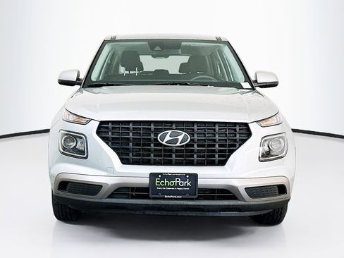 Used 2021 Hyundai Venue SE FWD image 2