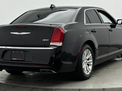 Used 2021 Chrysler 300 Touring L w/ Popular Equipment Group image 10