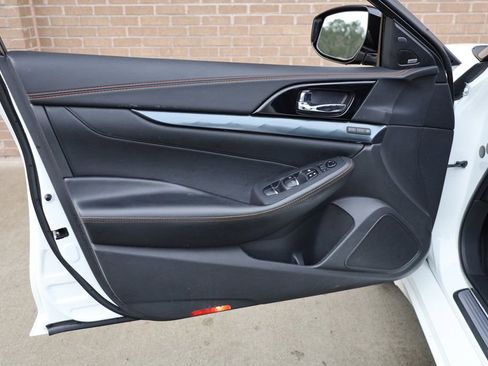 Used 2021 Nissan Maxima SR w/ Sport Mat Group image 12