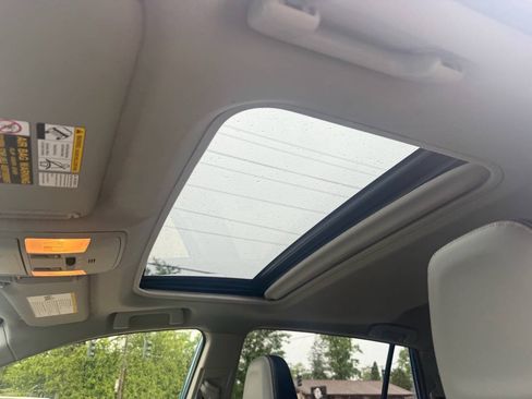 Used 2016 Toyota RAV4 Limited AWD/4WD image 6