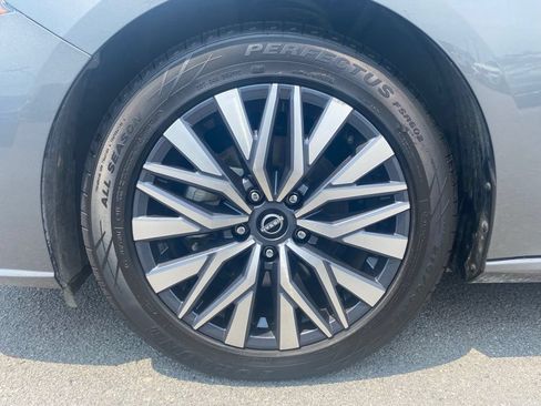 Used 2024 Nissan Altima 2.5 SV FWD image 31
