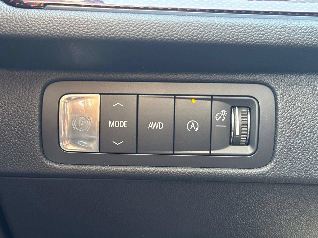 Used 2026 Chevrolet Traverse RS w/ LPO, Floor Liner Package AWD/4WD image 10