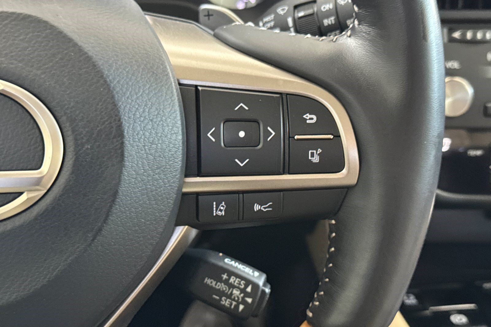 Used 2021 Lexus RX 350L FWD w/ Premium Package image 33