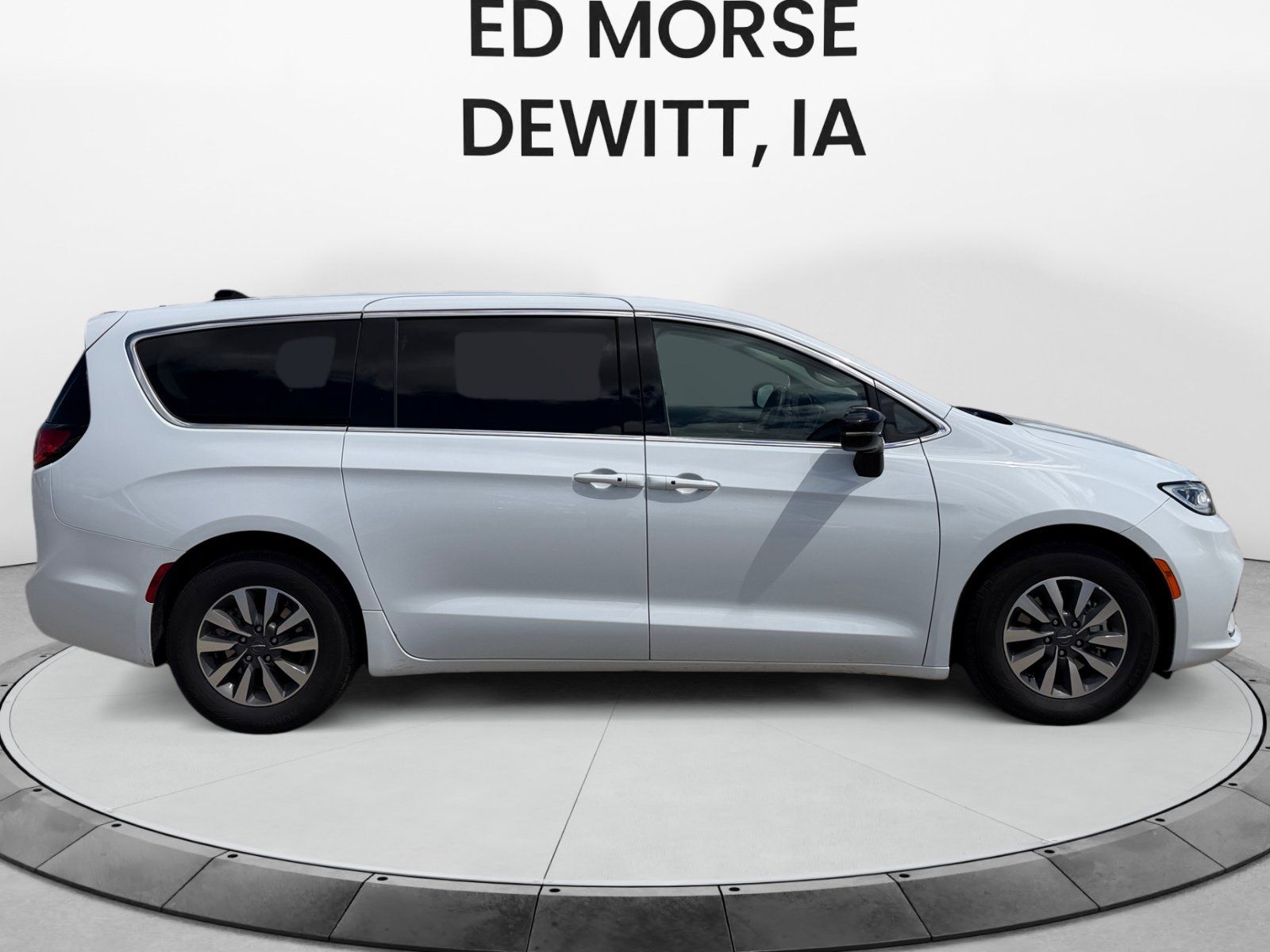Used 2024 Chrysler Pacifica Limited FWD image 6