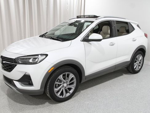 Used 2023 Buick Encore GX Essence w/ Experience Buick Package image 3