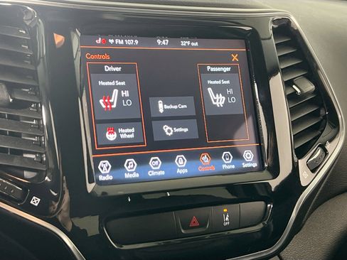 Used 2022 Jeep Cherokee Limited image 19