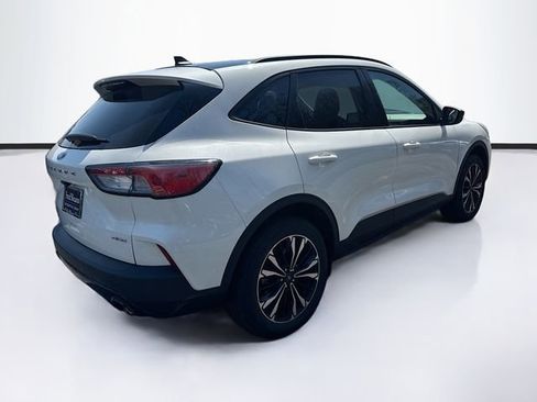 Used 2022 Ford Escape SE w/ SE Sport Appearance Package image 8