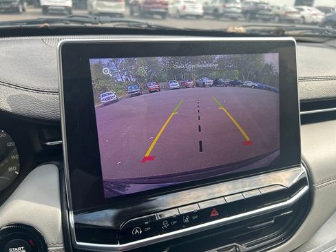 Used 2022 Jeep Compass Limited w/ Sun and Sound Group image 32