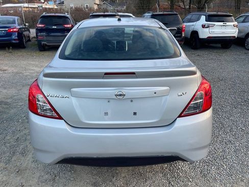 Used 2018 Nissan Versa SV FWD image 6