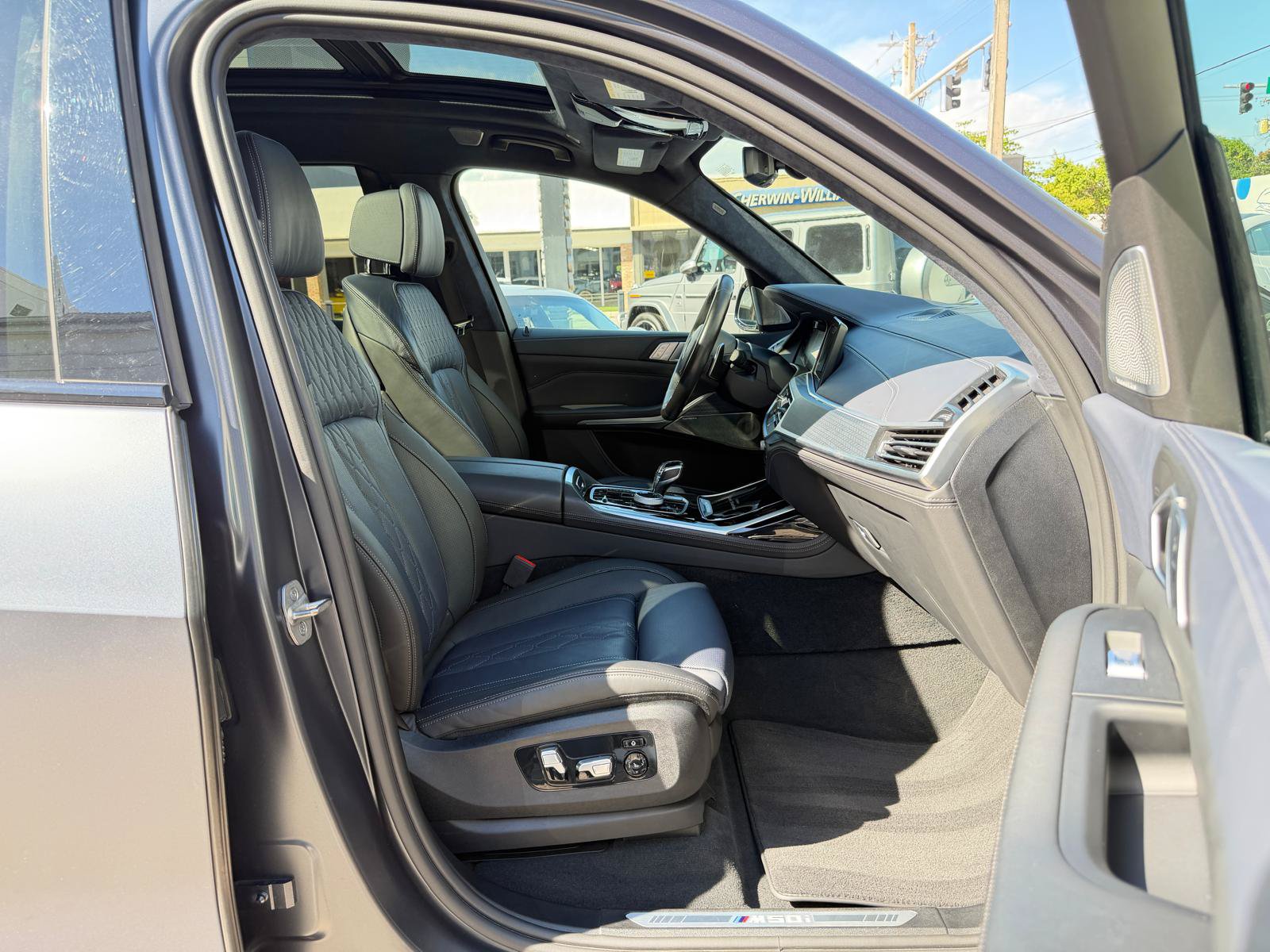 Used 2021 BMW X7 M50i AWD/4WD image 52