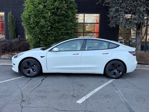 Used 2021 Tesla Model 3 Standard Range Plus RWD image 9