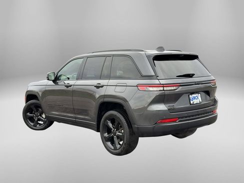 Used 2025 Jeep Grand Cherokee Limited w/ Luxury Tech Group II AWD/4WD image 2