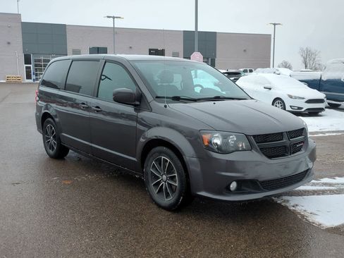 Used 2018 Dodge Grand Caravan SXT w/ Driver Convenience Group image 2