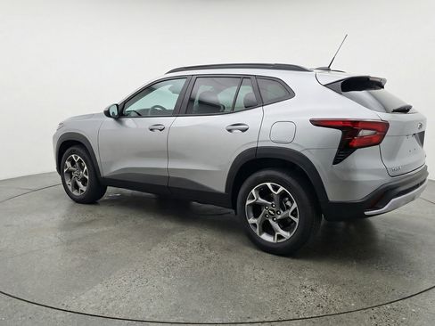 Used 2025 Chevrolet Trax LT FWD image 6