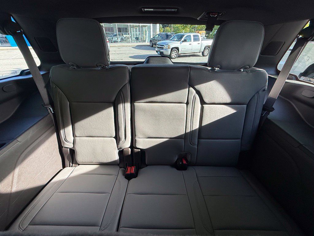 Used 2024 Chevrolet Tahoe LT w/ Luxury Package AWD/4WD image 36