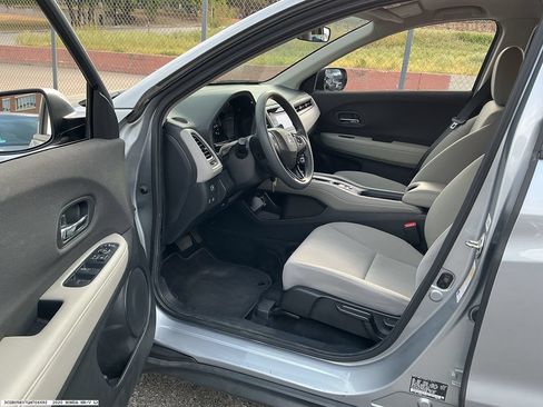 Used 2020 Honda HR-V LX image 5