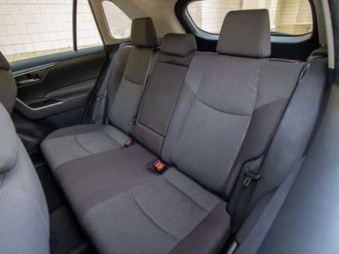 Used 2021 Toyota RAV4 XLE FWD image 17