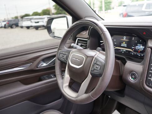 Used 2024 GMC Yukon XL Denali w/ Denali Reserve Package AWD/4WD image 28
