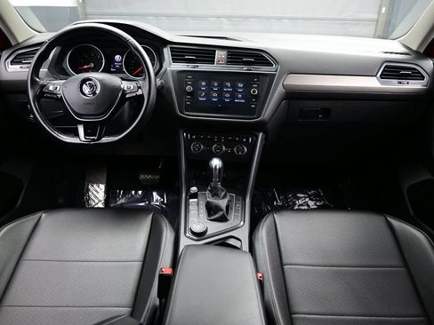 Used 2019 Volkswagen Tiguan SE AWD/4WD image 17