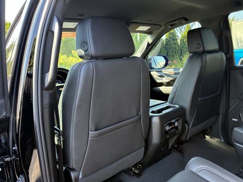 Used 2023 Chevrolet Suburban LT RWD image 15