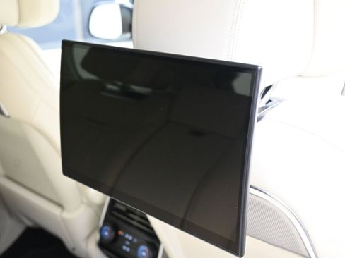 Used 2024 Land Rover Range Rover SV image 13