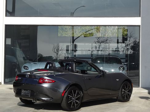 Used 2025 MAZDA MX-5 Miata Grand Touring w/ Weather Package image 8