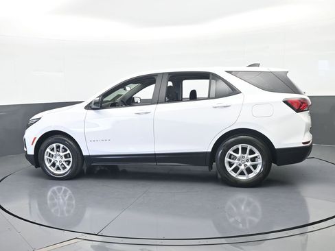Used 2023 Chevrolet Equinox LS image 3