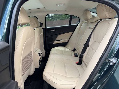 Used 2017 Jaguar XE Prestige RWD image 8