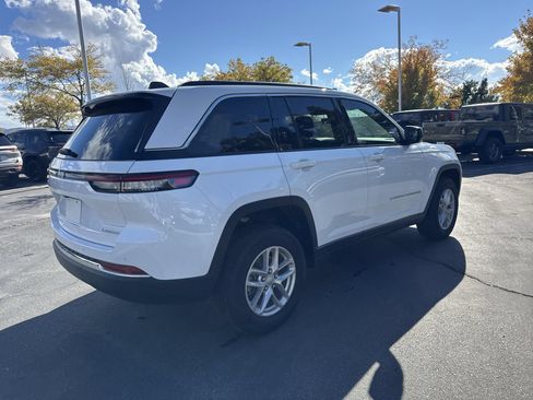 Used 2025 Jeep Grand Cherokee Laredo X w/ Trailer Tow Package AWD/4WD image 2