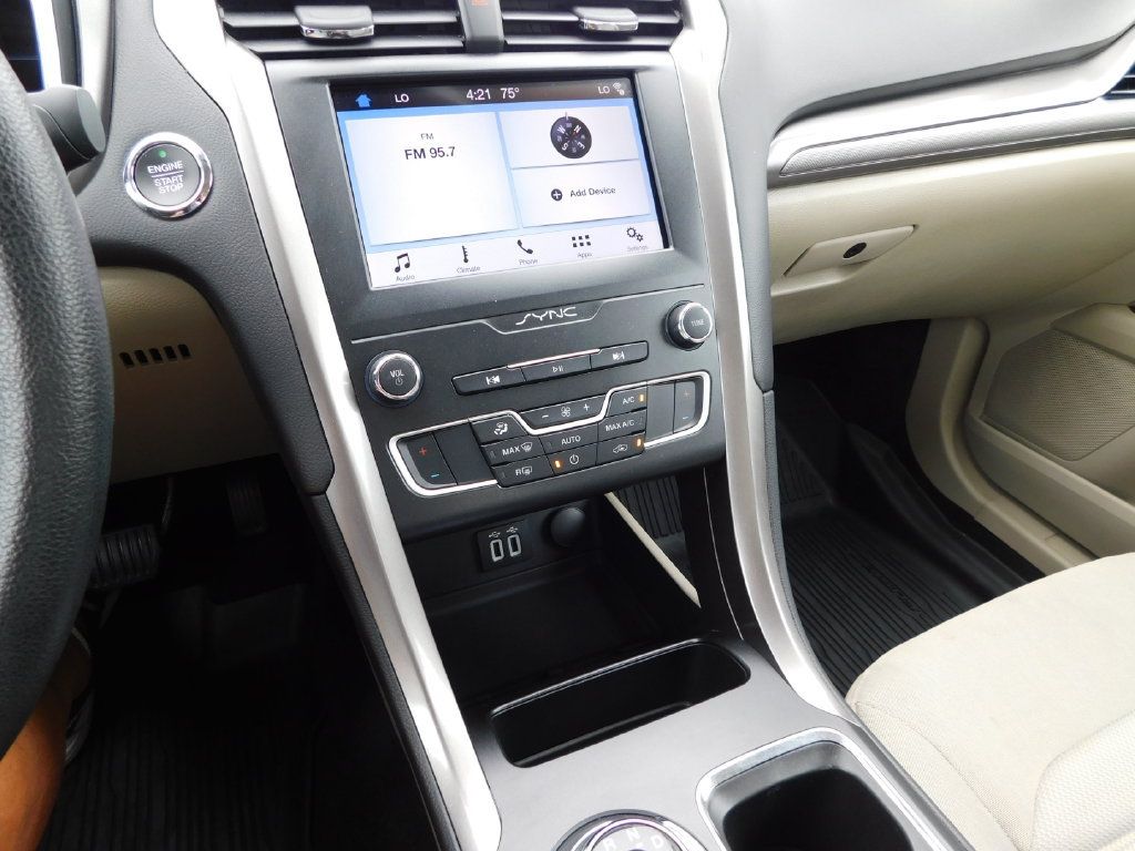 Used 2019 Ford Fusion SE FWD image 31