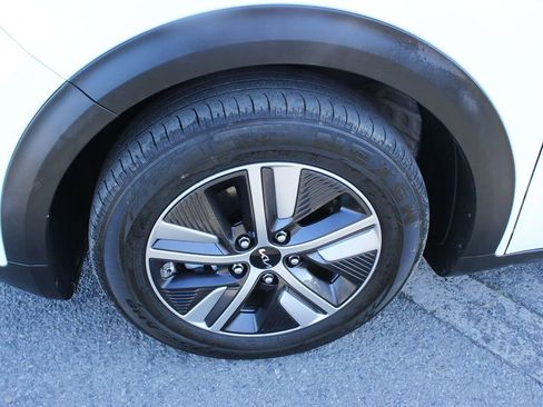 Used 2022 Kia Niro LXS image 16