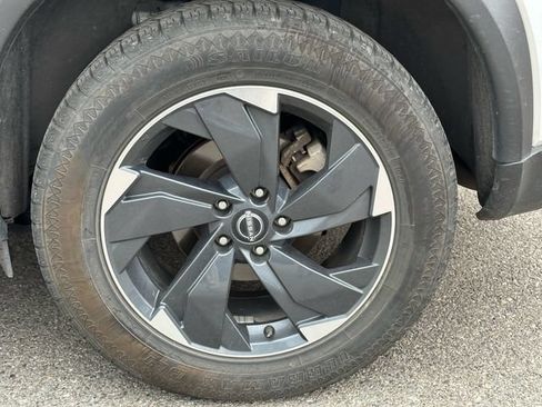 Used 2025 Nissan Rogue SV AWD/4WD image 13