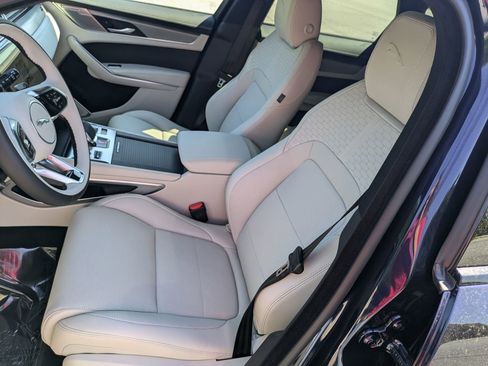 New 2026 Jaguar F-PACE R-Dynamic S image 20