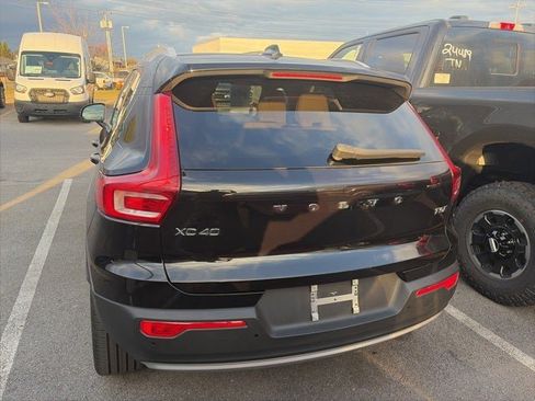 Used 2019 Volvo XC40 T5 Momentum image 4