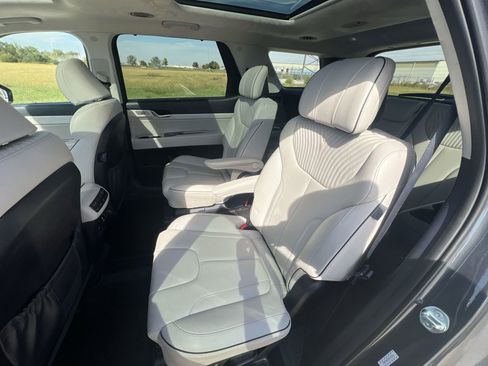 Used 2024 Hyundai Palisade Calligraphy image 26