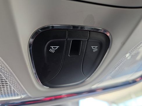 Used 2019 Jeep Cherokee Latitude Plus w/ Comfort/Convenience Group image 21