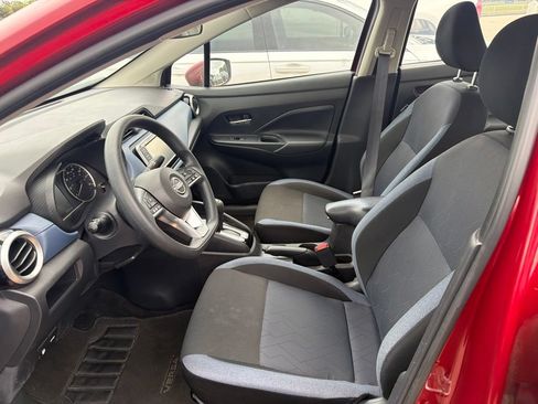 Used 2025 Nissan Versa SV FWD image 2