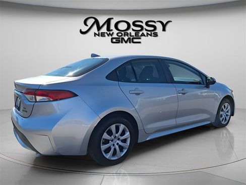Used 2021 Toyota Corolla LE image 5