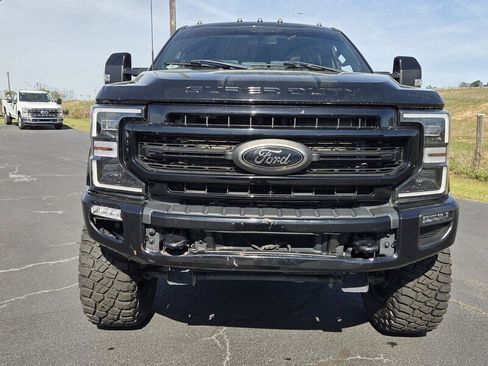 Used 2022 Ford F250 Lariat w/ Black Appearance Package image 2