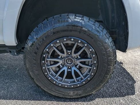 Used 2020 Toyota 4Runner TRD Off-Road AWD/4WD image 14